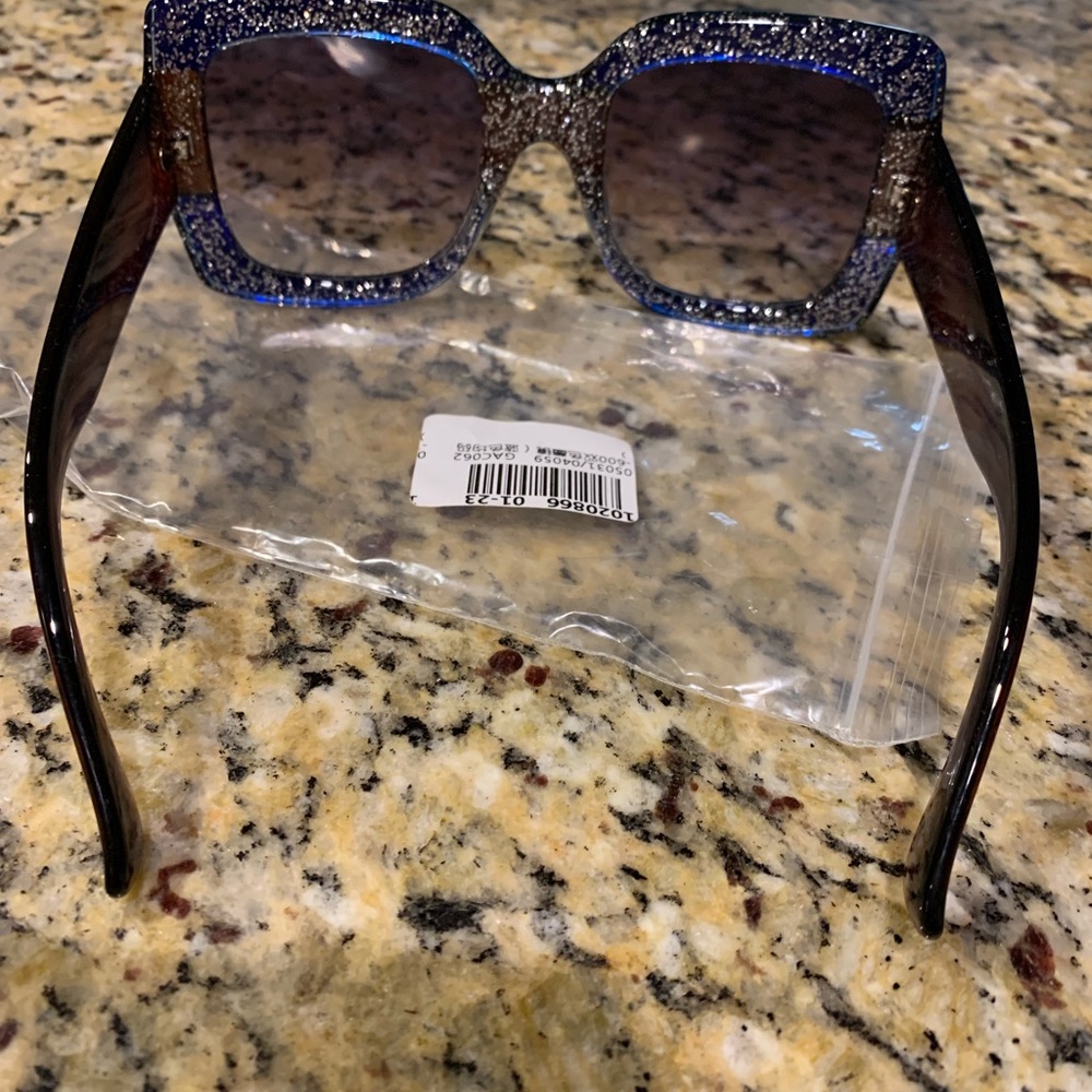 Sparkle Sunnies -SOLD❌ - Picture 4 of 6